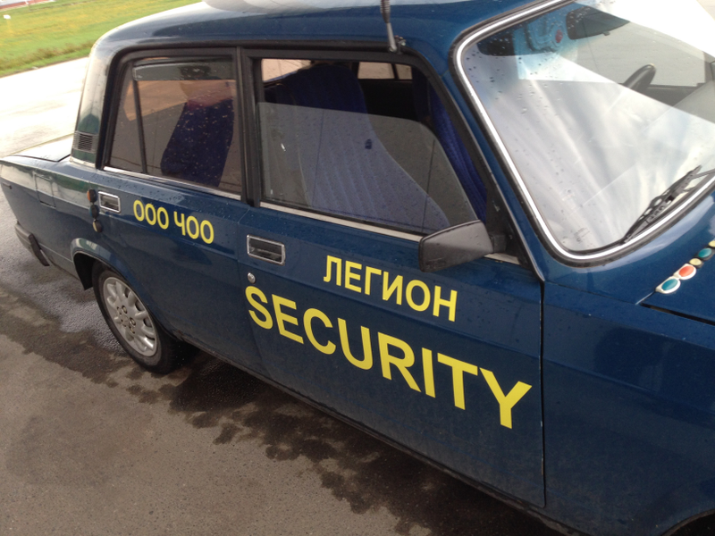 Illustration for article titled Photos I took of cars when I was in Russia